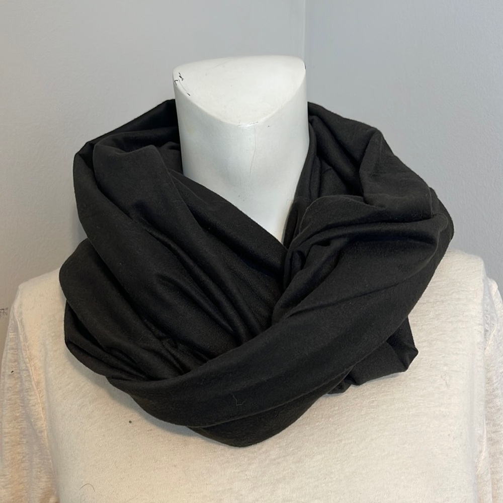 Beyond yoga pocket infinity scarf! Has zip pocket!!